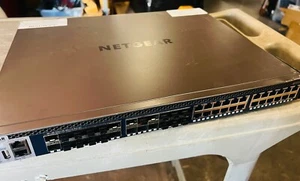 Netgear M4300-48XF 48-Port 10GBase-X Switch, XSM4348FS-100NES (Kosmetikschaden) - Bild 1 von 3