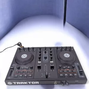 Native Instruments Traktor kontrol s2 DJ Controller Tested/working - Picture 1 of 3