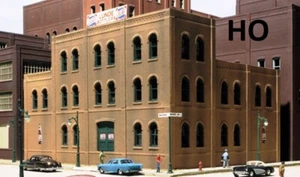 HO Scale - Arched Window Industrial Building *BLDG KIT* DPM-36100 - Picture 1 of 8