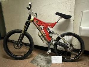 Bicicleta de descenso Intense M1 de colección - Imagen 1 de 6