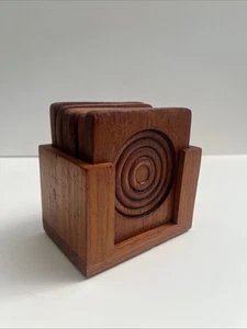 Set sottobicchieri e caddy vintage Midcentury moderni in legno di teak Bullseye Xlnt! - Foto 1 di 12