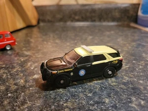 Greenlight Hot Pursuit 2021 Ford Explorer Florida Highway Patrol - Picture 1 of 2