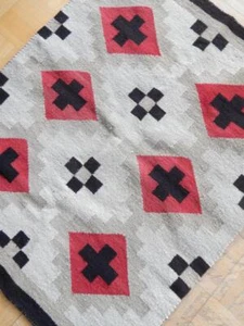 ANTIQUE CLEAN + NICE NAVAJO INDIAN CRYSTAL TRADING POST WEAVING / RUG - 30x37" - Picture 1 of 6