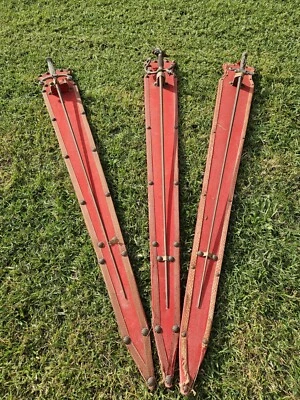 Set di 3 spade vintage da parete -con supporto rosso- - Immagine 1 di 4