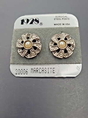 PENDIENTES DE FLORES MARCA MARCASITA 1928 imitación perlas  Foto 1 de 4