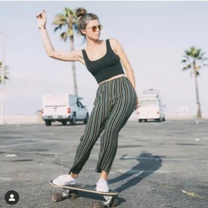 Neu! Brandy Melville fließende grün/schwarz/hellbraun gestreifte Pull-Up Frankie Hose neu ohne Etikett S - Bild 1 von 5