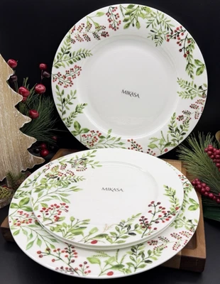 Mikasa TIVOLI HOLIDAY 11" Bone China Dinner/9" Salad Plates Christmas (2+2) NEW - Image 1 of 4