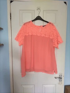 Size 20/22 Coral Pink Short Sleeve Lace Lined Studio Top - Picture 1 of 8