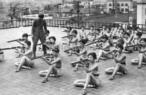 WW2 PICTURE PHOTO JAPANESE GIRLS TRAINING 6727 - Picture 1 of 1