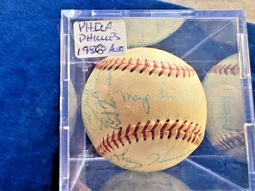 1956 PHILADELPHIA PHILLIES TEAM AUTOGRAPHED (26) OFFICIAL N.L. W. GILES BASEBALL - Image 1 of 4