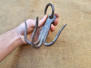 ANTIGUO PEQUEÑO MINI GANCHO CARNE COLGANTE PELADO TRIPLE GANCHO HERRERO FORJADO A MANO - Imagen 1 de 11