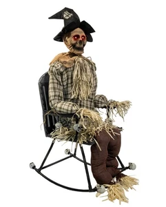 Halloween Vogelscheuche auf Schaukelstuhl mit Bewegung, Licht & Sound 120cm - Bild 1 von 6