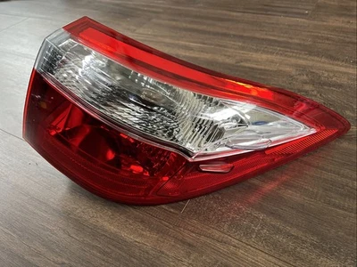 Luz trasera lateral del pasajero derecho lámpara de freno exterior para Toyota Corolla 2014-2016 Foto 1 de 2