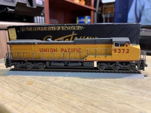 HO Scale Spectrum #86002, Union Pacific Dash8-40CW 9372 - Picture 1 of 15