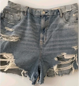 American Eagle Shorts Curvy Womens Sz 18 Distressed Jeans NWT Thrashed Cutoff - Picture 1 of 11
