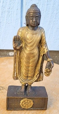 Antiga estátua de Buda de bronze dourado com Abhaya Mudra 施无畏印鎏金铜佛造像 j9 - Imagem 1 de 4