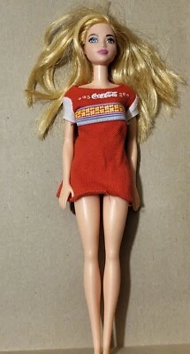 Barbie Coca Cola Fiesta Muñeca Años 90 Mattel Soda Coca Vestido Pequeña Rubia C290 Foto 1 de 4