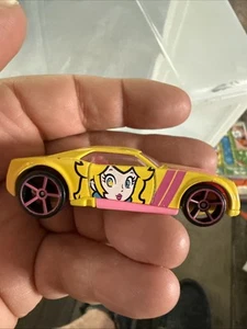 BULLY GOAT PRINCESS PEACH SUPER MARIO BROTHERS NINTENDO SERIES HOT WHEELS 2016 - Picture 1 of 6
