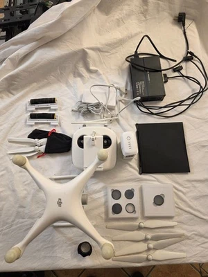 DJI Phantom 4 con accessori originali e extra, usato - Immagine 1 di 4