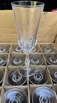 Estuche de 16 copas tostadas Capri JMP cristal champán flautas 7,5" vástago estriado Foto 1 de 4