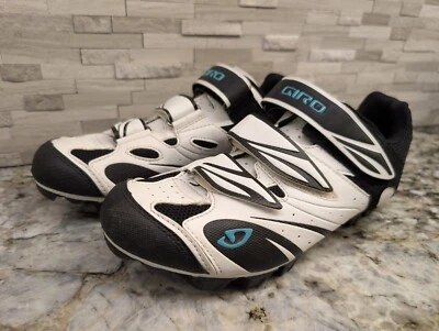 Zapatos de ciclismo Giro 40 EE. UU. 8,25 SPD MTB Riela Spin Road negros blancos 2 pernos Foto 1 de 4