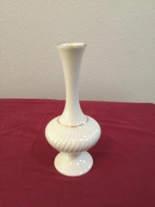 BEAUTIFUL LENOX IVORY SWIRLED BUD VASE WITH GOLD TRIM 7" HIGH LV2 - Picture 1 of 5