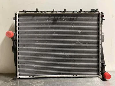 2002 BMW 325I Engine Cooling Radiator Assembly OEM 17119071519; 1R2488 2001-2006 - Imagem 1 de 4