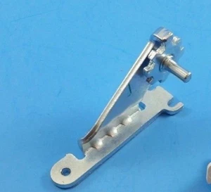 Bisagra inferior izquierda refrigerador Frigidaire 241767212; B7-4a2 - Imagen 1 de 2