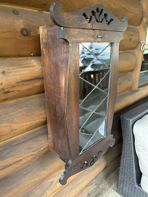 Antiguo gabinete colgante de madera victoriano vintage exhibición de curiosidades vidrio con plomo Foto 1 de 4