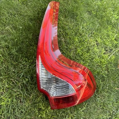 Luz trasera exterior del lado del pasajero OEM - Volvo XC60 2010-2017 Foto 1 de 4