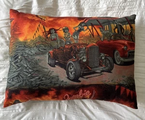 Almohada Alexander Henry Zombie Drive In 15x11 hecha a mano - Imagen 1 de 9