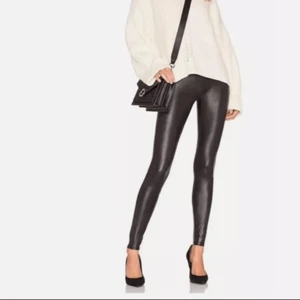 SPANX Women’s Sz Medium Petite Faux Leather High Rise Leggings Black Compression - Picture 1 of 14