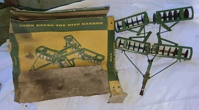 Grade de disco de brinquedo Eska John Deere em escala 1/16 com caixa fazenda Ertl - Imagem 1 de 4