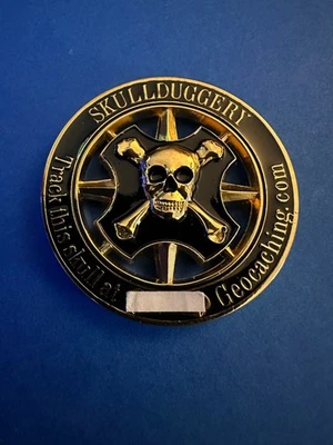Geocoin Skullduggery Skull & Crossbones Compass Rose Polished Gold Unactivated - Image 1 of 2