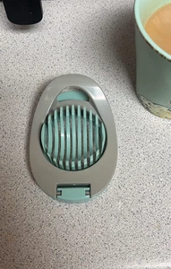 Affettatrice per Uova Solite Taglia Fragole con Filo di Acciaio Inox Verde - Foto 1 di 9