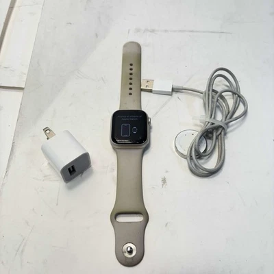 Apple Watch Series 8 (A2770) 41 мм алюминиевый корпус белый силиконовый спортивный браслет - Изображение 1 из 4