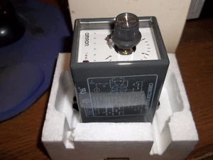 OMRON STP-MND-AN-UA 5 SECOND 120V SYNCHRONOUS MOTOR TIMER (WL52-1) - Picture 1 of 5