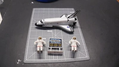 Echo Toys LLC Diecast NASA Transbordador Espacial Atlantis De Colección W 2 Astronautas Foto 1 de 4