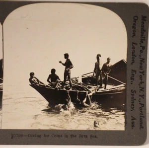 Antiker Stereoview Keystone, Einheimisches Tauchen für Münzen im Java Meer - Bild 1 von 3