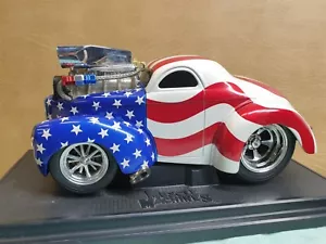 Muscle Machines, '41 Willys Coupe. Diecast 1:18 American Flag, W/ Stand - Picture 1 of 14