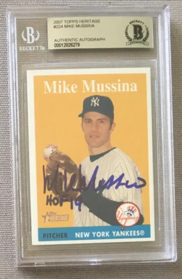 MIKE MUSSINA SIGNED W/INSC “HOF 19” 2007 TOPPS HERITAGE BECKETT AUTHENTIC AUTO - Image 1 of 2