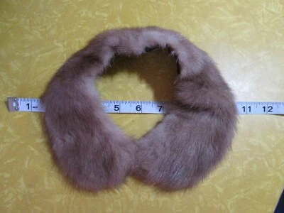Beautiful Antique ROYAL PASTEL Natural MINK collar - Image 1 of 4