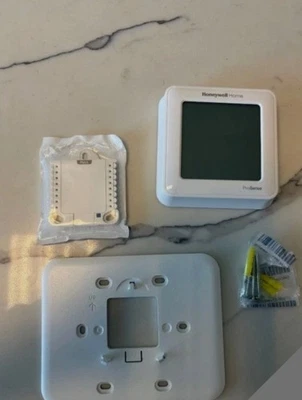 Honeywell TH6220WF2006 Lyric T6 Pro Smart Thermostat Multi-Stage Open Box - Image 1 of 2