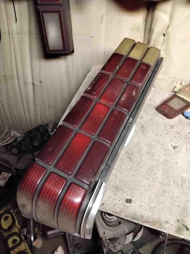 86 87 88 DODGE 600 Tail Light Assembly Right - Image 1 of 3