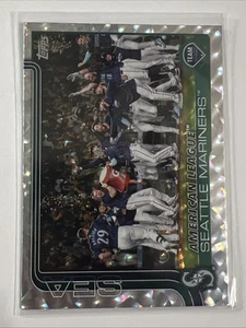 2025 Topps Serie 1 - Seattle Mariners #96 Tablero de aluminio agrietado plateado - Imagen 1 de 2
