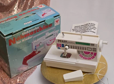 vintage elektrisch Batterie | Spielzeug  Nähmaschine für Kinder – PFAFF creative - Bild 1 von 4