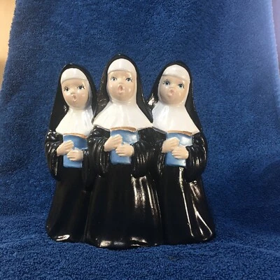 Candelabros de cerámica vintage SINGINGING MONJAS pintados a mano 7"h 6"w Foto 1 de 4