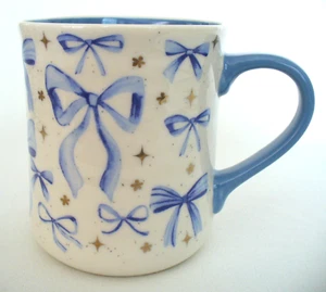 New~PETAL & PEARL~Ceramic~HAND PAINTED~4.5"x4"~Large Mug~BLUE BOWS~Gold Stars - Picture 1 of 12
