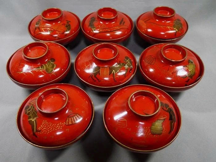 Antiguo juego de 8 cuencos de sopa de laca japonesa con diseño de arroz de humor madera Foto 1 de 4