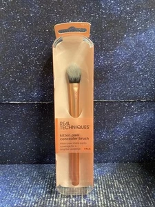 Real Techniques Pennello Trucco Correttore Illuminante, Zampa di Gattino Virale Rosa - Foto 1 di 2